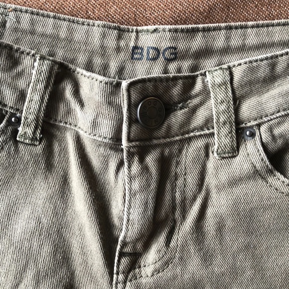 BDG olive green denim short - Picture 6 of 9